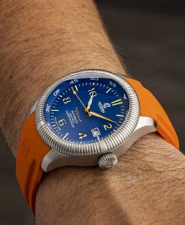 Ocean Crawler Champion Diver - Blue V2 - Wrist Shot