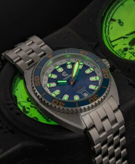 Ocean Crawler Core Diver V4 - Blue Orange-lume shot-min