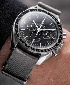 Omega Speedmaster Professional Grey Wristporn Edition NATO strap