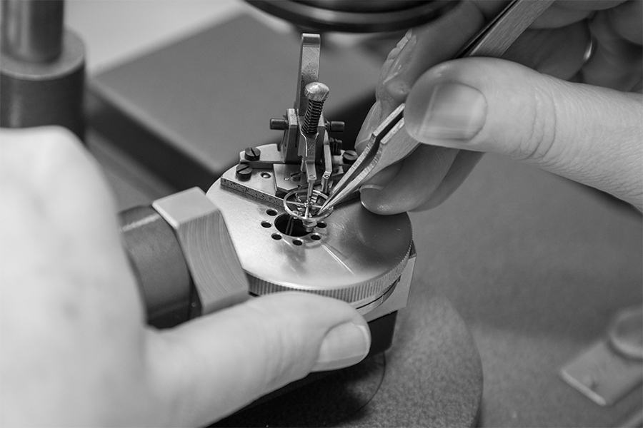 Raketa watches movement assembling