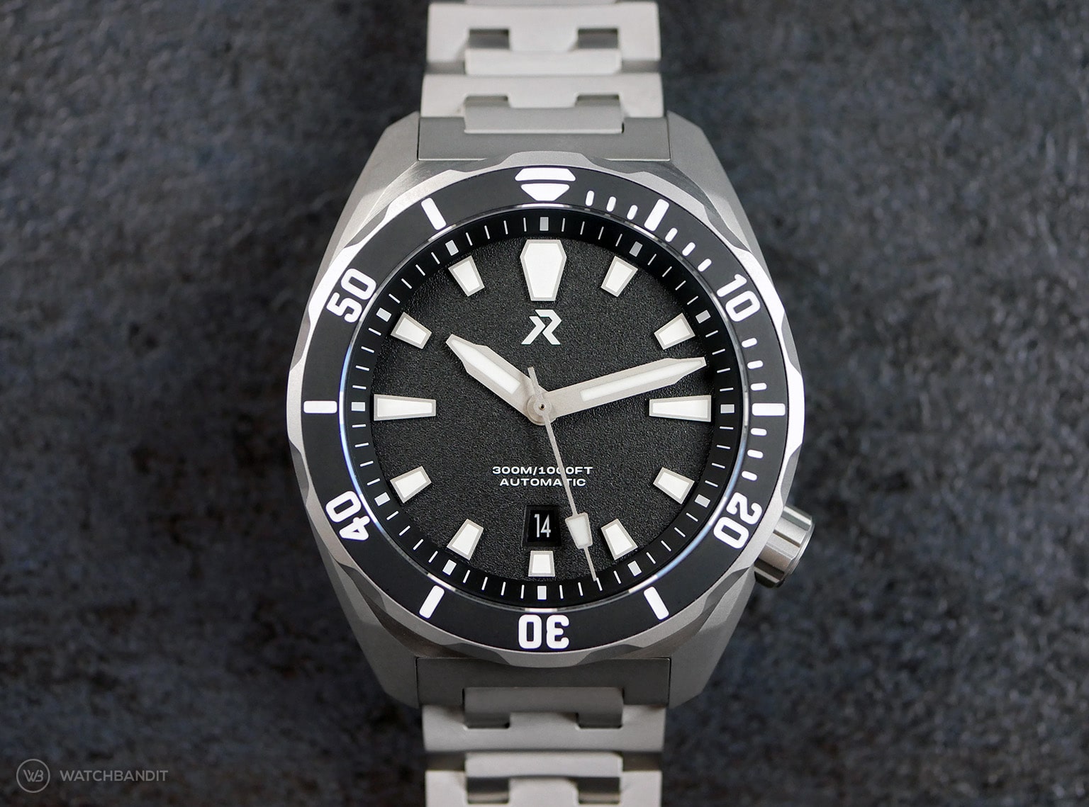 RZE Aspirare-Basalt-Black-DLC-bezel-min