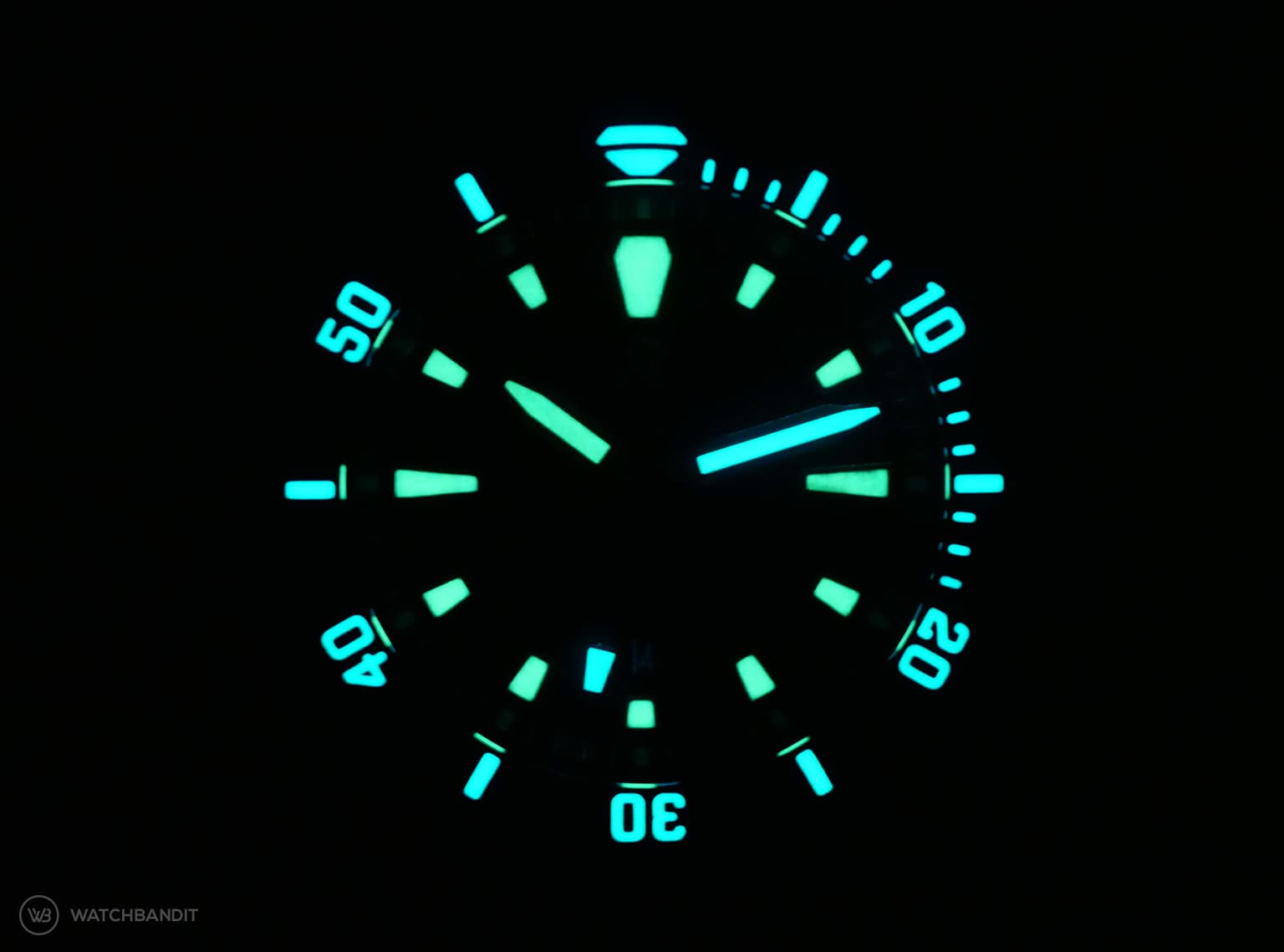 RZE Aspirare-Basalt-Black-lume-shot-min