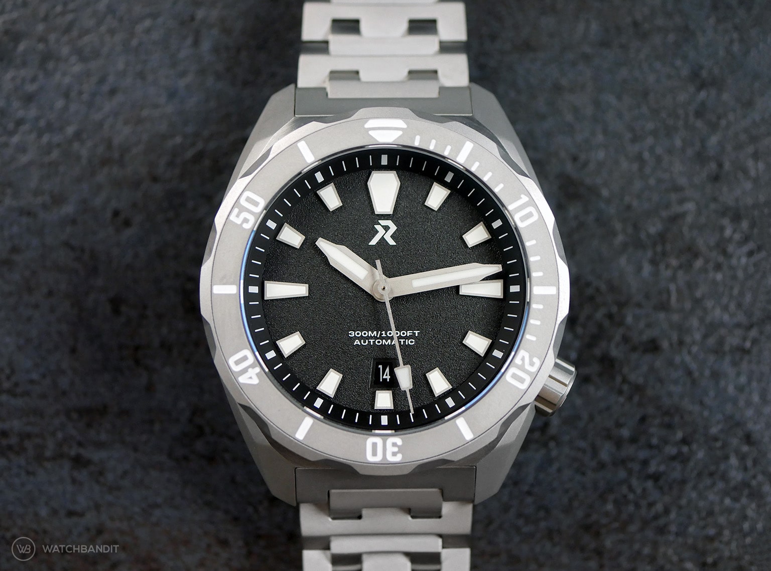 RZE Aspirare-Basalt-Black-Titanium-bezel-min