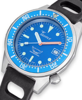 Squale-1521 Series-026-A-Sandblasted-Blue-RubberStrap-closeup